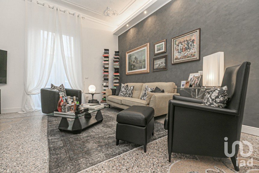 Apartment 15 rooms of 288 m² in Genova (16122)