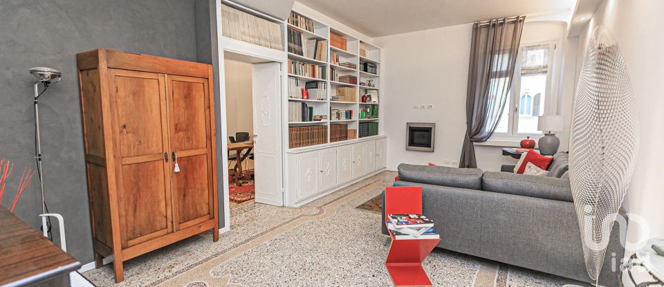 Apartment 15 rooms of 288 m² in Genova (16122)