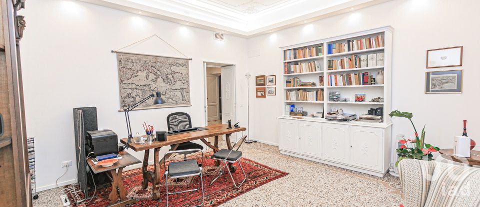 Apartment 15 rooms of 288 m² in Genova (16122)