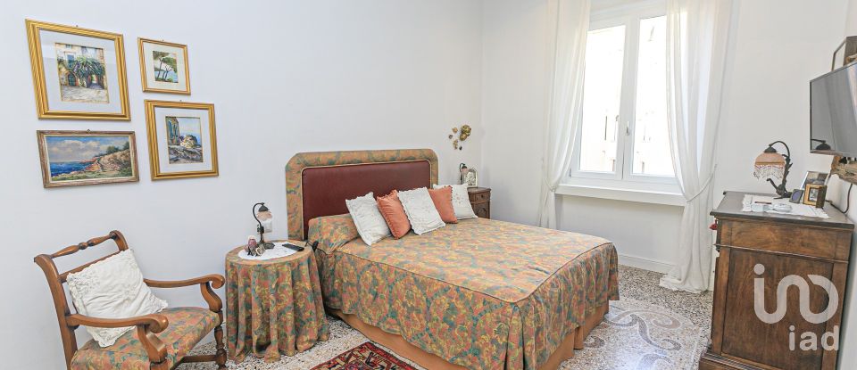 Apartment 15 rooms of 288 m² in Genova (16122)