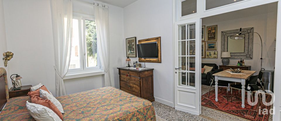 Apartment 15 rooms of 288 m² in Genova (16122)