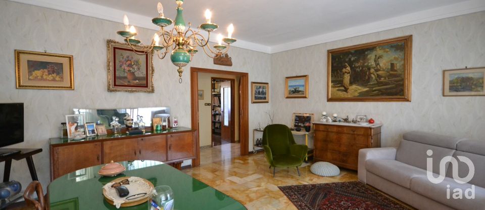 Appartamento 5 locali di 120 m² a Genova (16156)