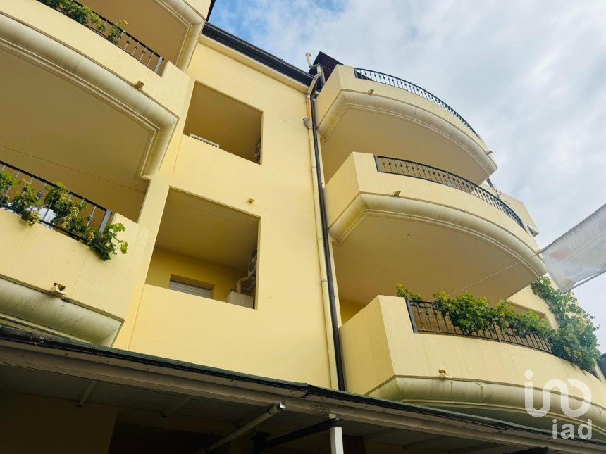 Appartamento 5 locali di 99 m² a Tortoreto (64018)