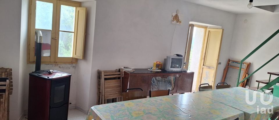 Casa di paese 3 locali di 114 m² in Torricella Sicura (64010)