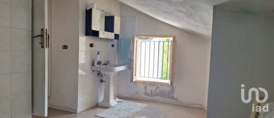 Casa di paese 3 locali di 114 m² in Torricella Sicura (64010)