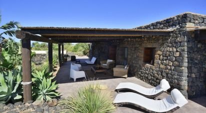 Casale 5 locali di 149 m² in Pantelleria (91017)