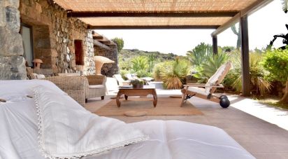 Casale 5 locali di 149 m² in Pantelleria (91017)