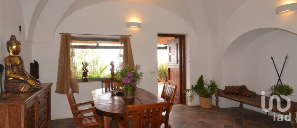 Casale 5 locali di 149 m² in Pantelleria (91017)