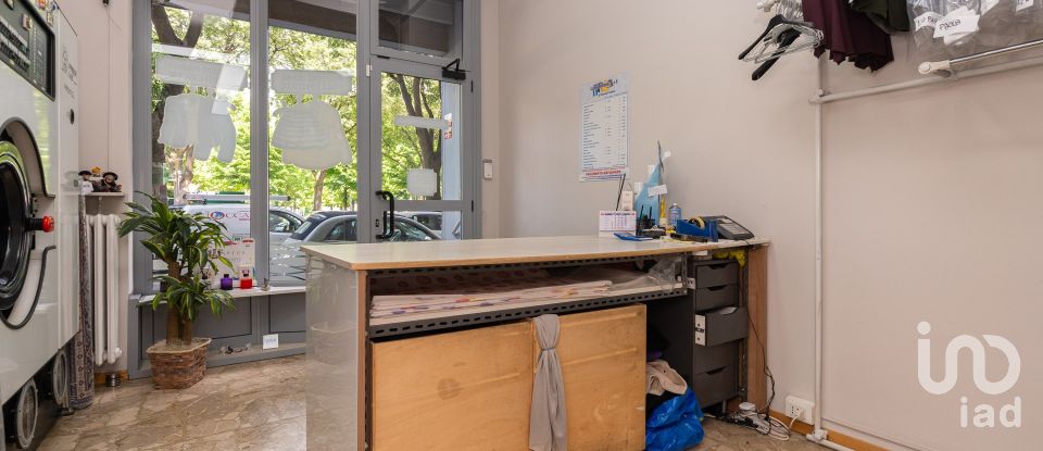 Shop / premises commercial of 45 m² in Torino (10141)