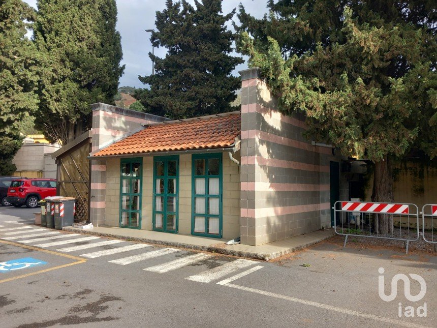 Negozio / locale commerciale di 37 m² in Vado Ligure (17047)