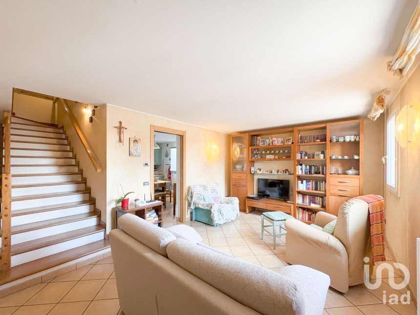 Villa Bifamiliare 6 locali di 170 m² in Villafranca Padovana (35010)