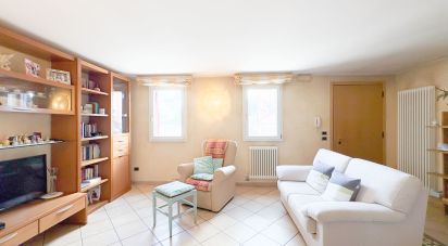 Villa Bifamiliare 6 locali di 170 m² in Villafranca Padovana (35010)