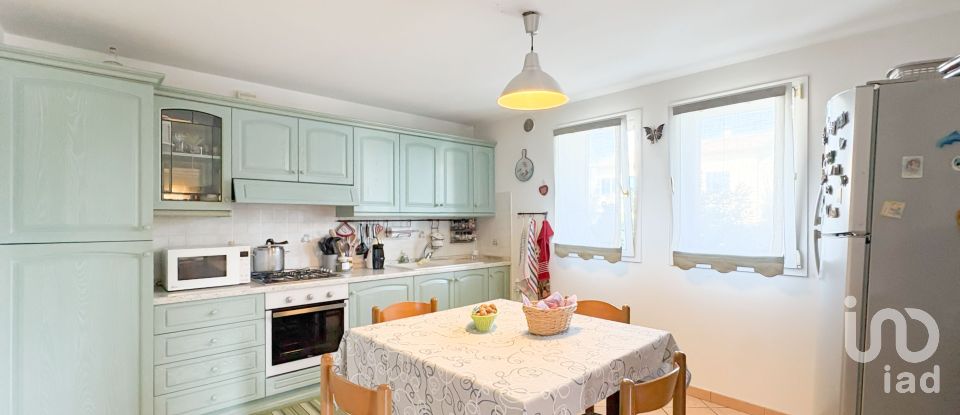 Villa Bifamiliare 6 locali di 170 m² in Villafranca Padovana (35010)