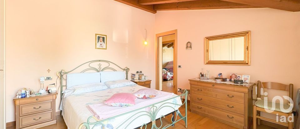 Villa Bifamiliare 6 locali di 170 m² in Villafranca Padovana (35010)