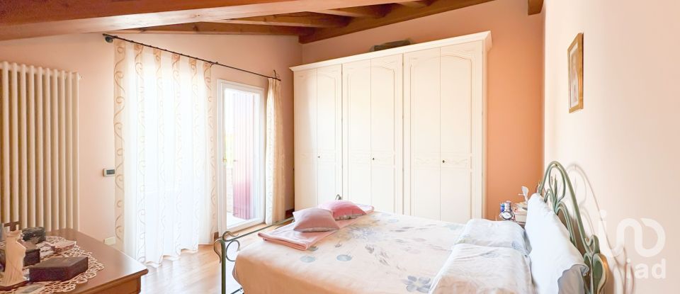 Villa Bifamiliare 6 locali di 170 m² in Villafranca Padovana (35010)