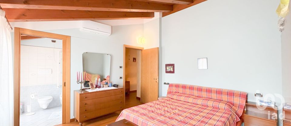 Villa Bifamiliare 6 locali di 170 m² in Villafranca Padovana (35010)