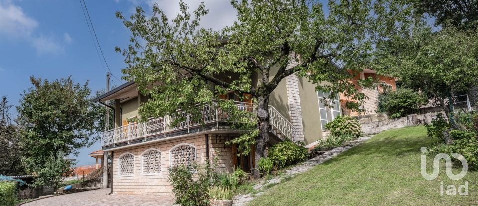 Casa indipendente / Villa 11 locali di 310 m² in Bosco Chiesanuova (37021)
