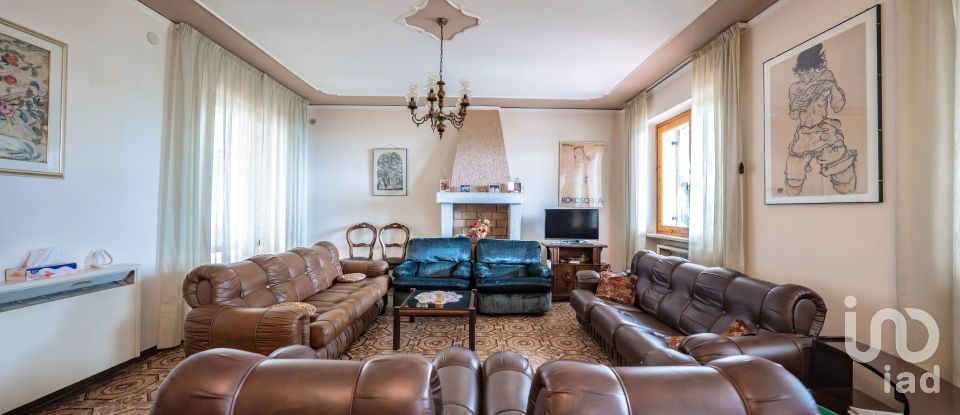 Casa indipendente / Villa 11 locali di 310 m² in Bosco Chiesanuova (37021)