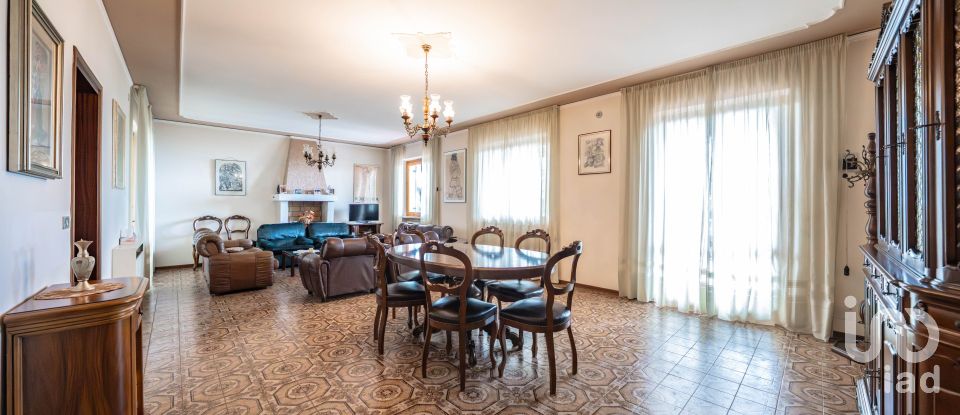 Casa indipendente / Villa 11 locali di 310 m² in Bosco Chiesanuova (37021)