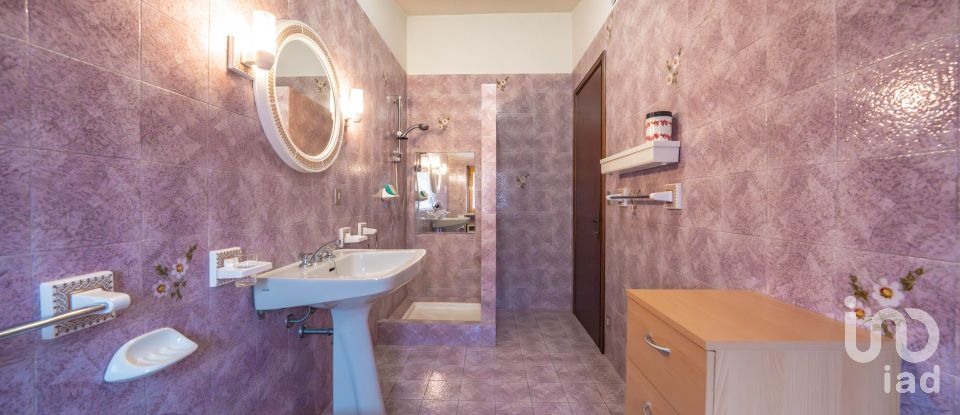 Casa indipendente / Villa 11 locali di 310 m² in Bosco Chiesanuova (37021)