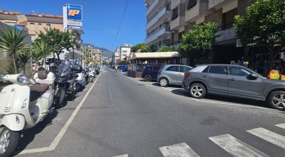 Negozio / locale commerciale di 70 m² in Alassio (17021)