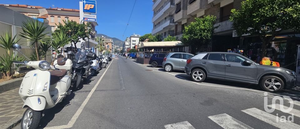 Shop / premises commercial of 70 m² in Alassio (17021)