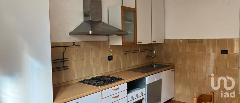 Apartment 5 rooms of 100 m² in Genova (16148)