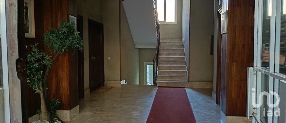 Three-room apartment of 101 m² in Roma (00179)