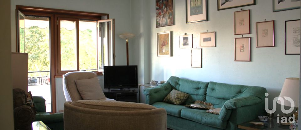 Three-room apartment of 101 m² in Roma (00179)