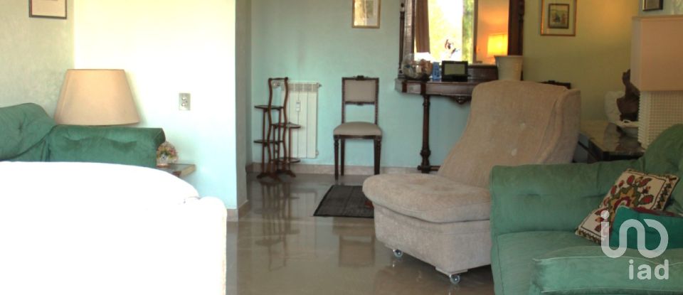 Three-room apartment of 101 m² in Roma (00179)