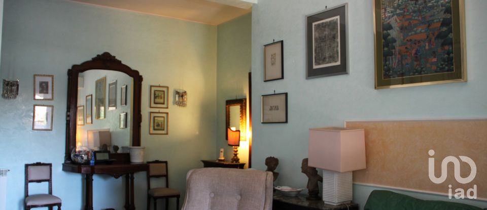 Three-room apartment of 101 m² in Roma (00179)