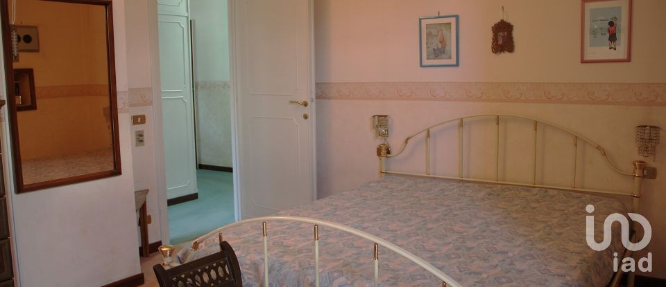Three-room apartment of 101 m² in Roma (00179)