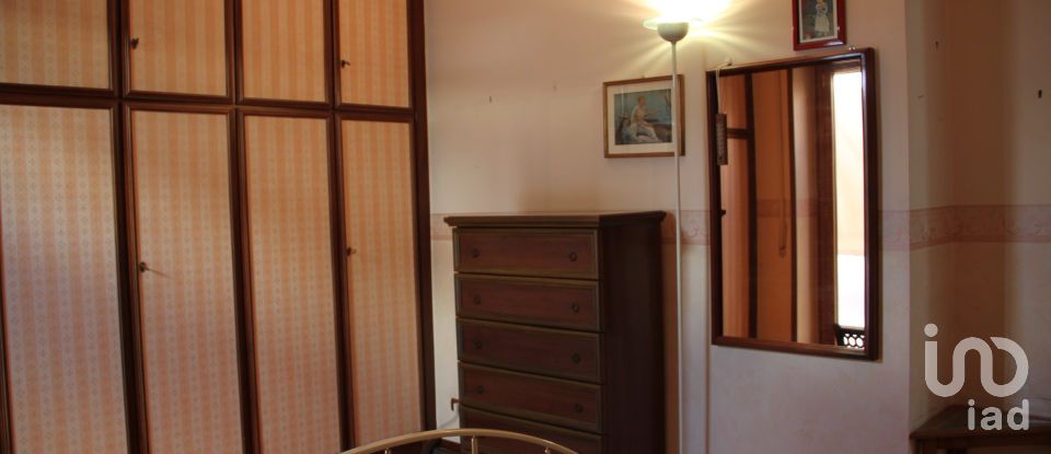 Three-room apartment of 101 m² in Roma (00179)