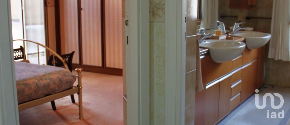 Three-room apartment of 101 m² in Roma (00179)