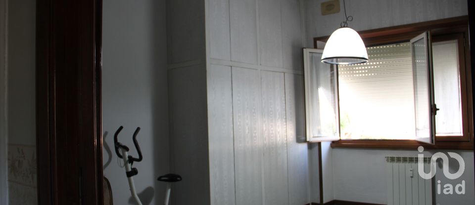 Three-room apartment of 101 m² in Roma (00179)