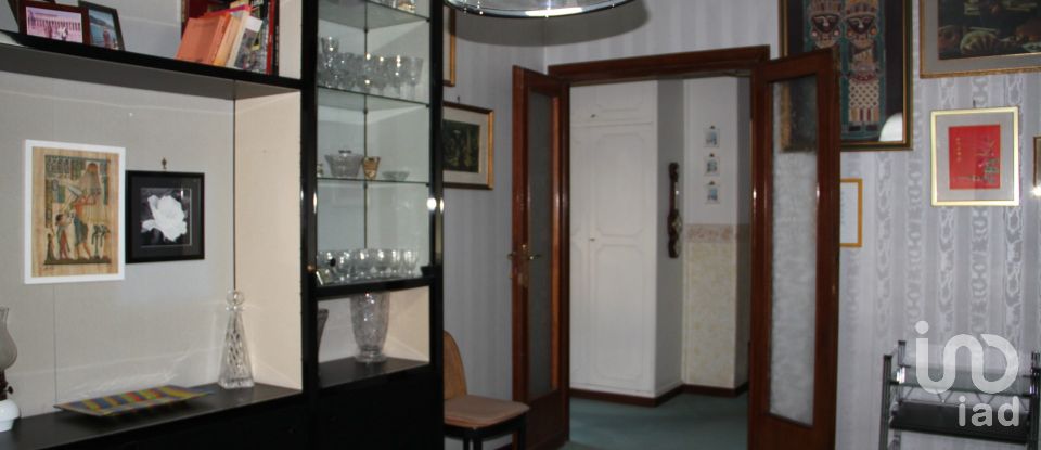 Three-room apartment of 101 m² in Roma (00179)