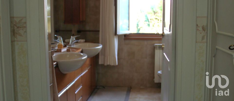 Three-room apartment of 101 m² in Roma (00179)