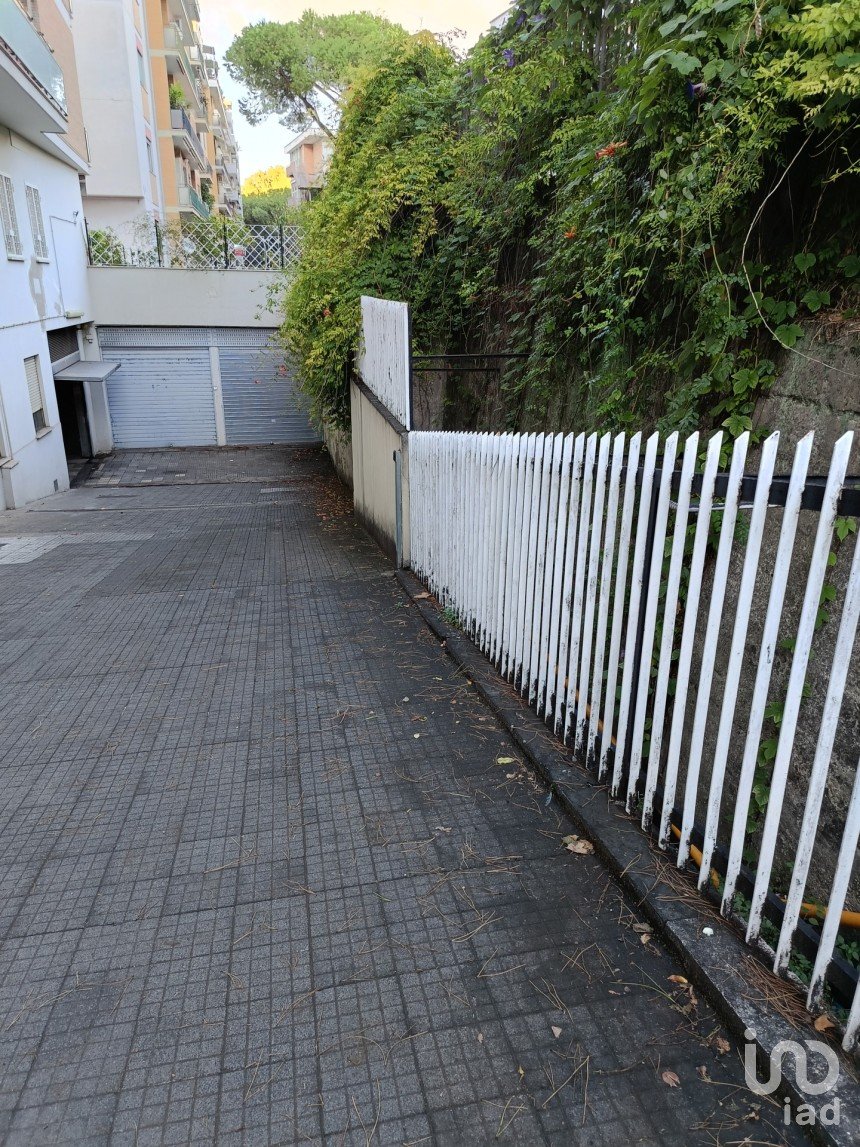 Posto auto di 56 m² in Roma (00179)