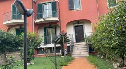 Casale 12 locali di 280 m² in Quarto (80010)