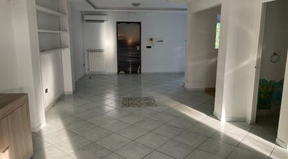 Casale 12 locali di 280 m² in Quarto (80010)