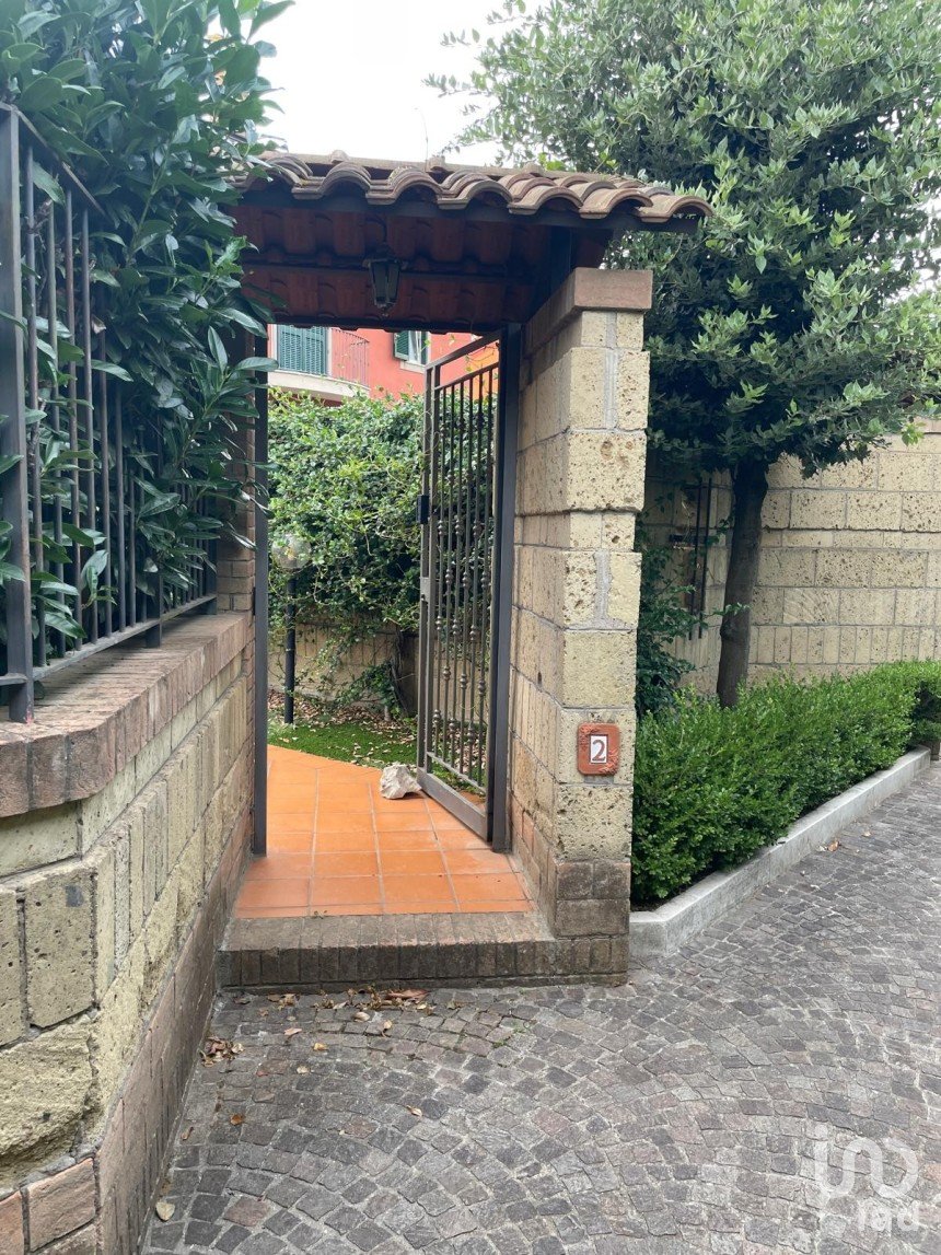 Casale 12 locali di 280 m² in Quarto (80010)
