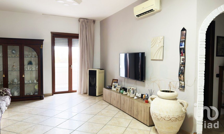 Three-room apartment of 95 m² in Frattamaggiore (80027)