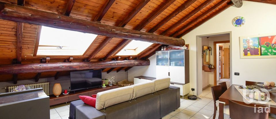 Four-room apartment of 135 m² in Giussano (20833)