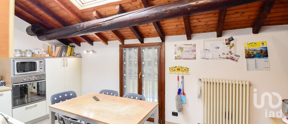 Four-room apartment of 135 m² in Giussano (20833)