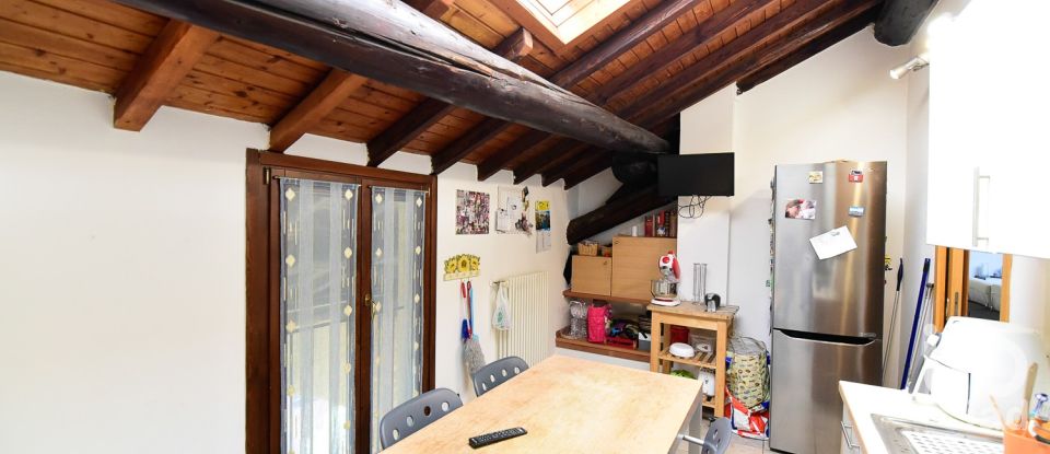 Four-room apartment of 135 m² in Giussano (20833)