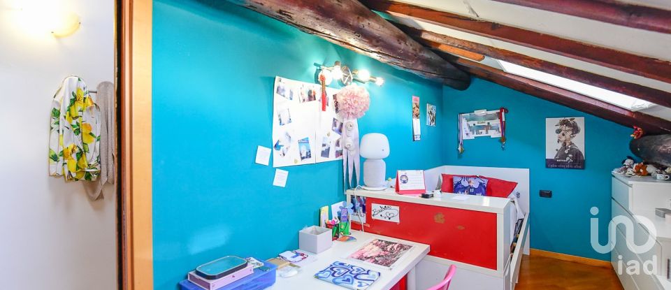 Four-room apartment of 135 m² in Giussano (20833)