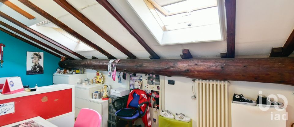 Four-room apartment of 135 m² in Giussano (20833)