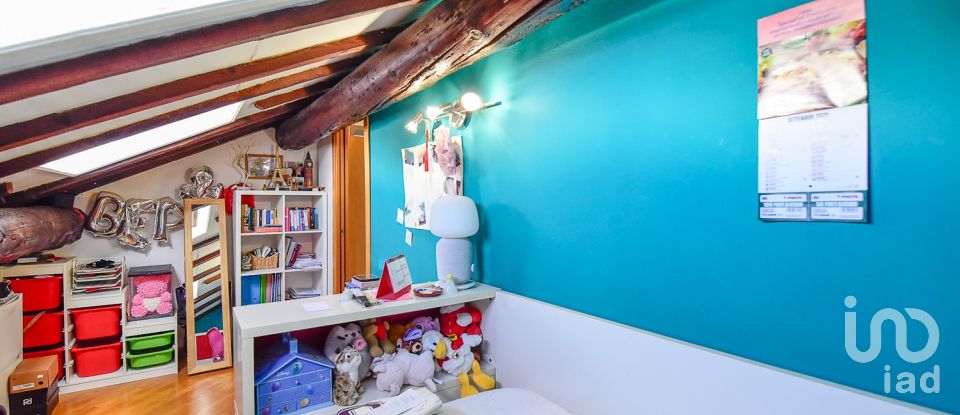 Four-room apartment of 135 m² in Giussano (20833)