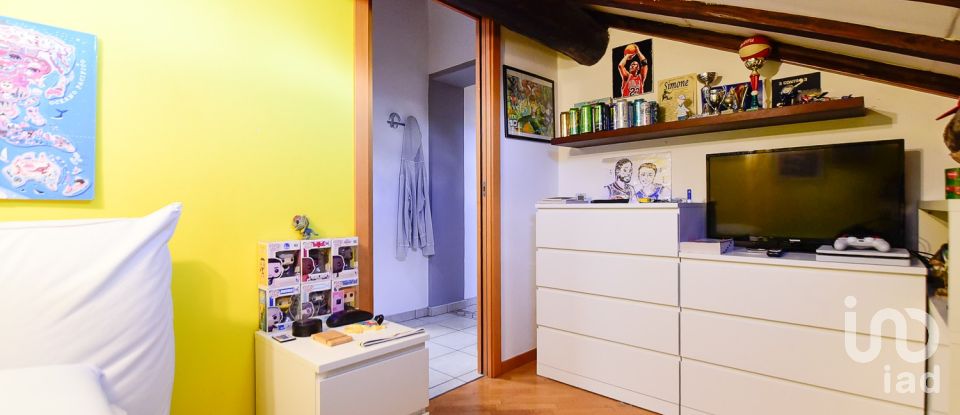 Four-room apartment of 135 m² in Giussano (20833)