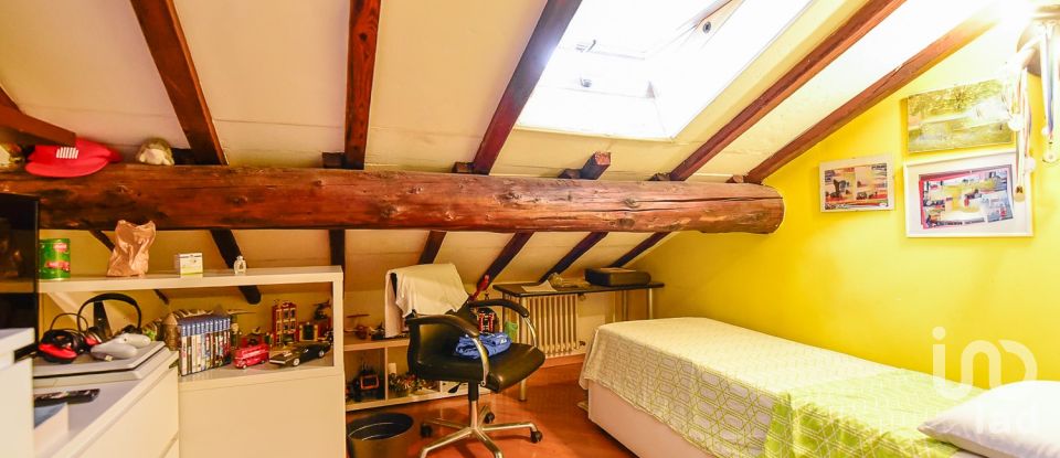 Four-room apartment of 135 m² in Giussano (20833)